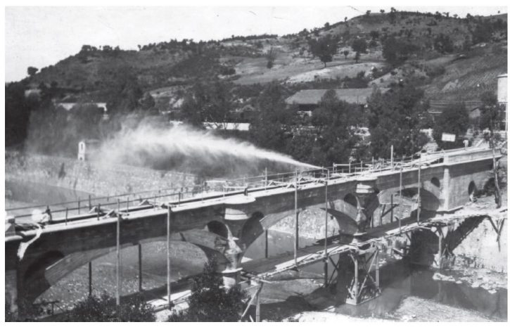 acqua-attraversa-ponte-Orcia